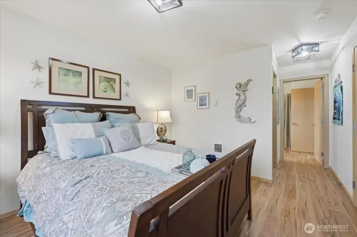 This is so nice and comes with all this furniture~