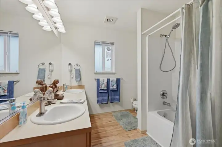 Full bathroom upstairs~