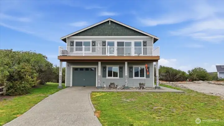 Love the 1 car garage with additional storage!