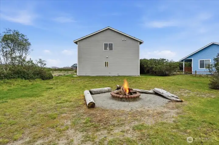 Such a nice space to enjoy a great campfire~