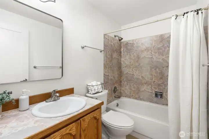 Full hall bath