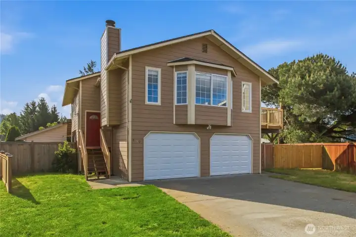 Welcome home. Plenty of parking.