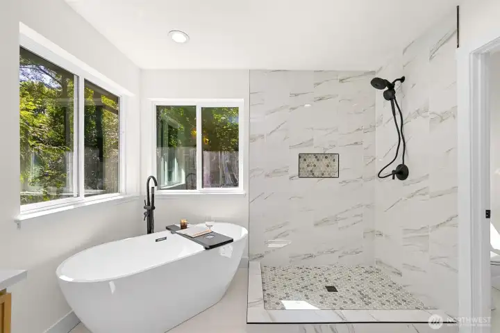 Primary Bath w/ Walk-in Closet