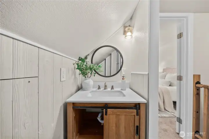 1/2 bathroom on upper level of home. 1/2 bathroom on upper level of home.