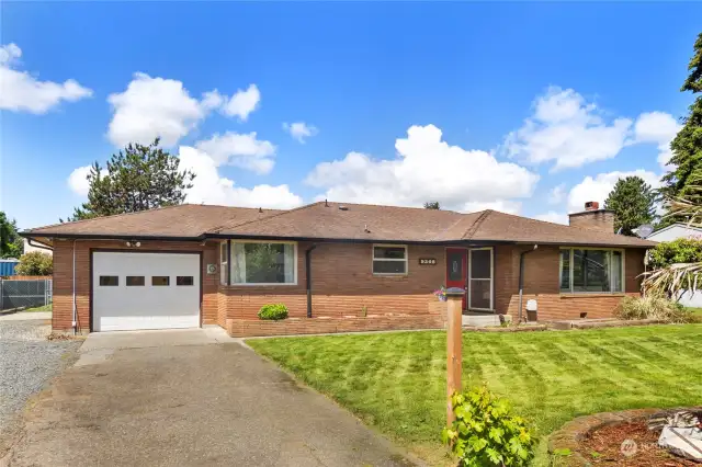Traditional brick rambler situated in an ever so convenient location. This is a great opportunity for a first-time buyer or someone looking to downsize.