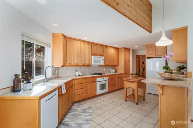 Back into the kitchen.  Cabinets are maple.