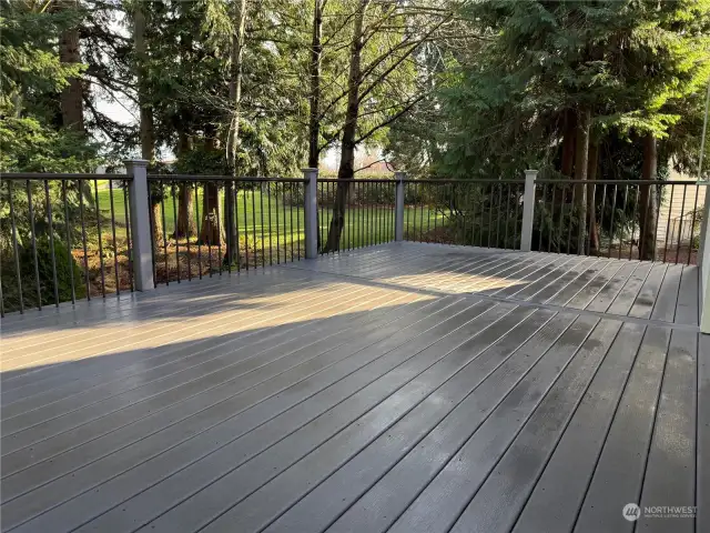 Large deck, overlooking 4th fairway.