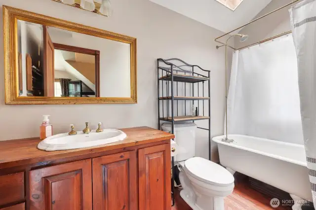 Primary En-Suite Bathroom