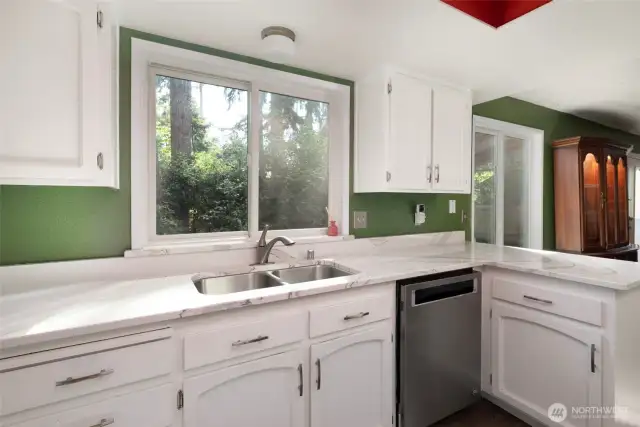 Newer SS appliances throughout.