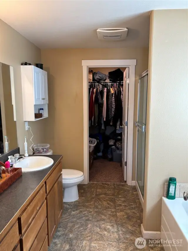 Primary bath and walkin closet