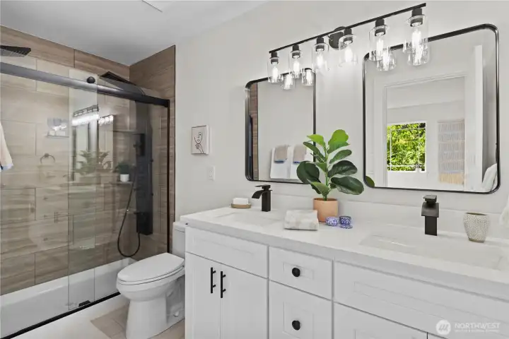 Large and updated ensuite