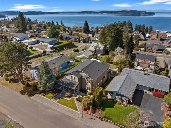 Walk to Downtown Steilacoom Waterfront, Restaurants and Shops