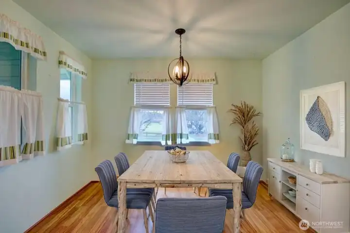 *Virtually Staged eat in dining