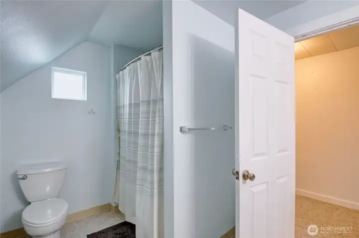 Upstairs Bath with Shower