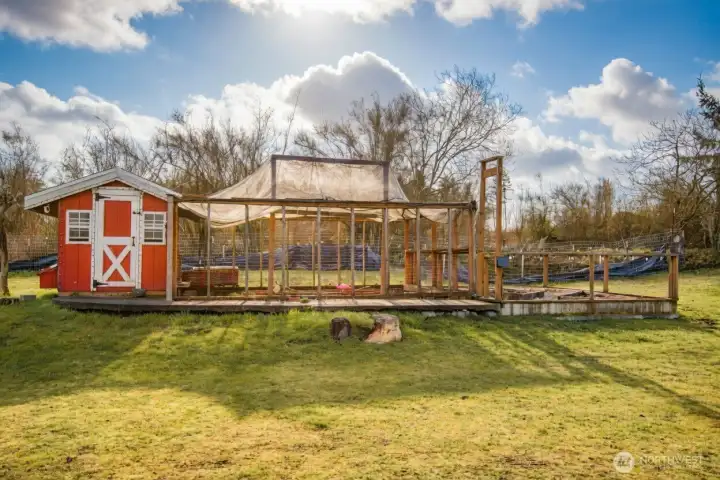 Chicken Coop & Hen House