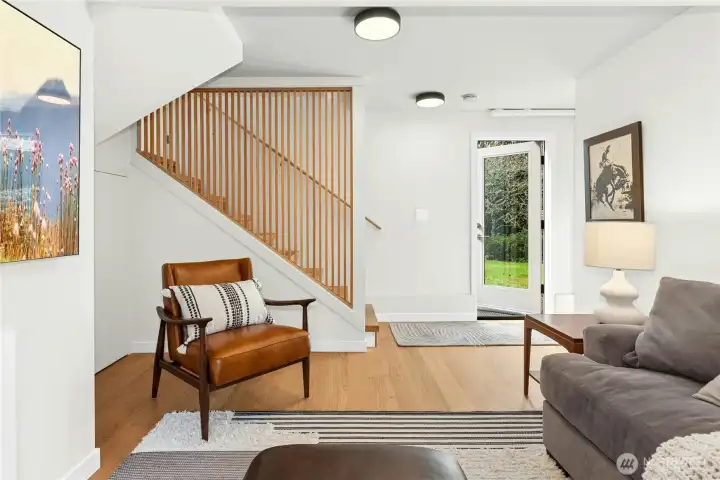 Fun MCM wood detailing on the stairway.