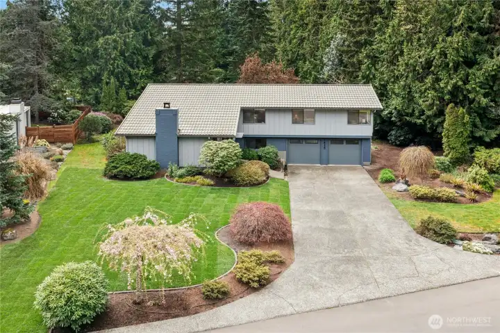A long flat driveway for easy access and good guest parking.The front yard had fresh sod newly installed. The landscaping also has irrigation.