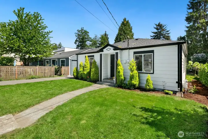 Sweet cottage home in Highland Park