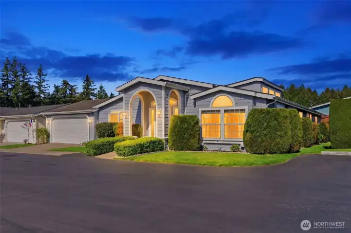 Gorgeous home, largest model in the park, in the best possible location!