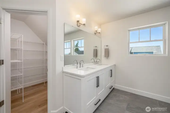 Dual vanity