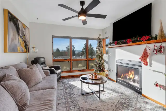 Living Room with fireplace