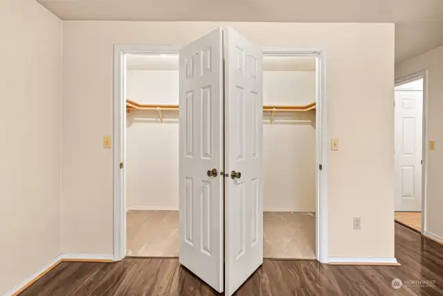 Dual Closets in Primary