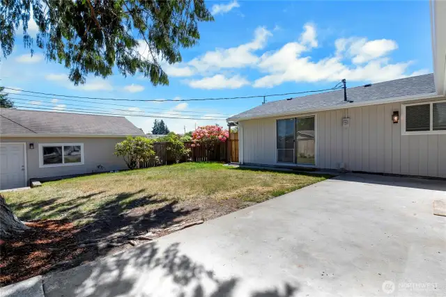 Beautiful, bright patio with private back yard