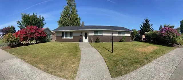 Panoramic shot from the front street