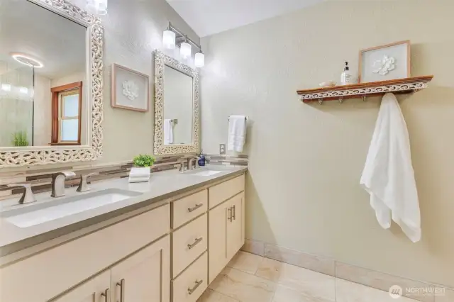 Light & bright primary bathroom.