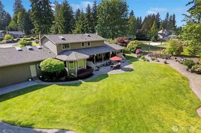 Endless possibilities in this gorgeous, fenced backyard.
