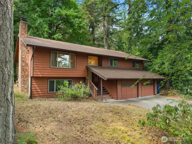 Welcome home to a lovely home in Lakemoor Subdivision - another wonderful westside neighborhood!