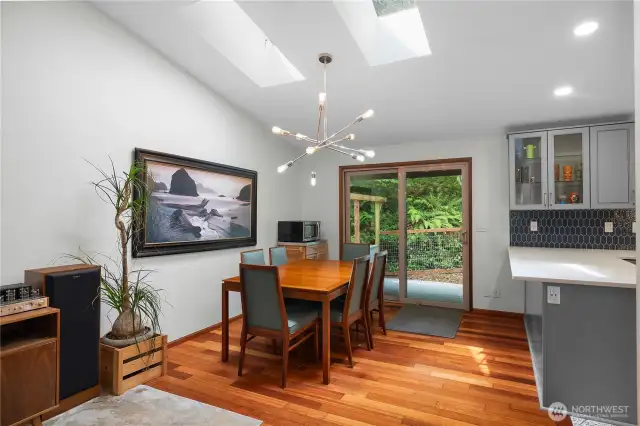 GR is open to the dining area with 2 large skylight that flood the room with natural light.