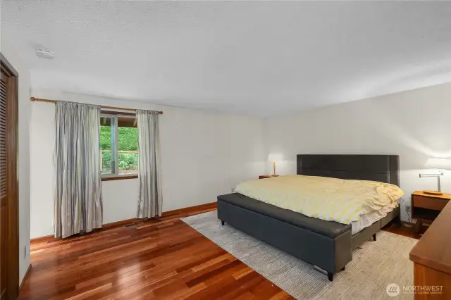The primary BR is overly spacious!