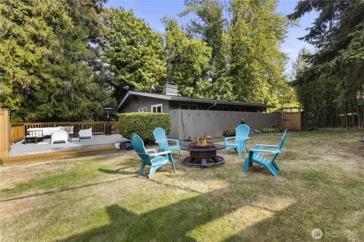 Upper large flat yard can come off deck