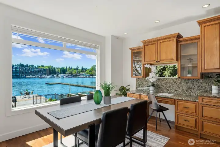 Casual dining while enjoying the stunning view!