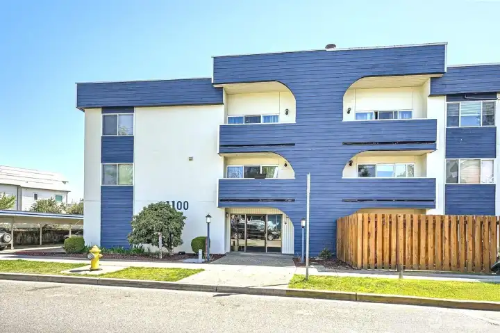 A boutique community of 30 units located in the Renton Highlands.