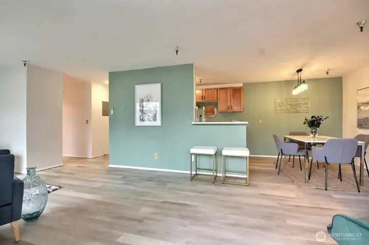 Enjoy the kitchen eating bar, attaching the living space to the prep area.