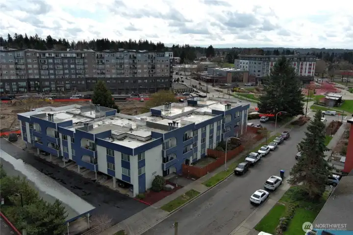 The Olympic Condominiums is in a fantastic location, close to Sunset Boulevard.