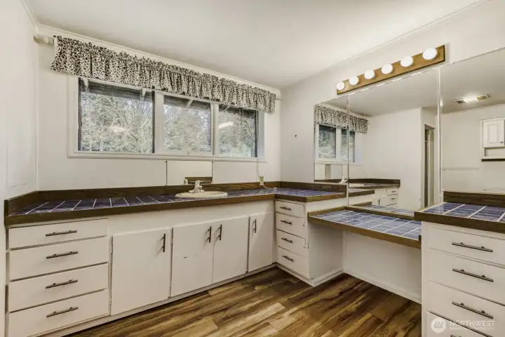Private Bath in Main bedroom