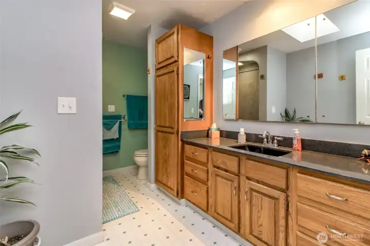 Upstairs full Bathroom