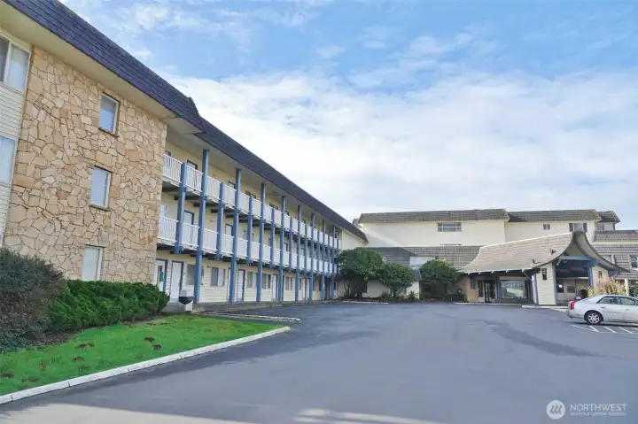 Front view of the Polynesian Hotel Condo building.