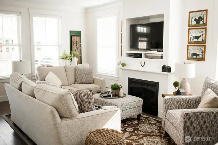 As you enter this immaculate and cared for cottage you will immediately notice the attention to detail. This professionally designed interior space is cozy and comfortable and will envelop you and your guests in luxury.