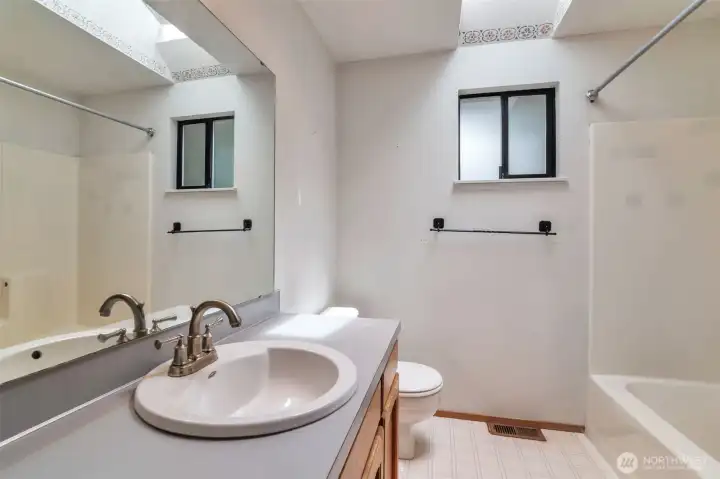 Full bathroom Full bathroom
