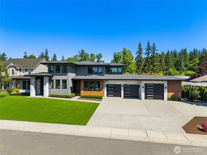 Welcome to one of Bellingham's finest luxury residences, an extraordinary custom-built home where modern architecture, exceptional craftsmanship, and thoughtful design come together in perfect harmony.
