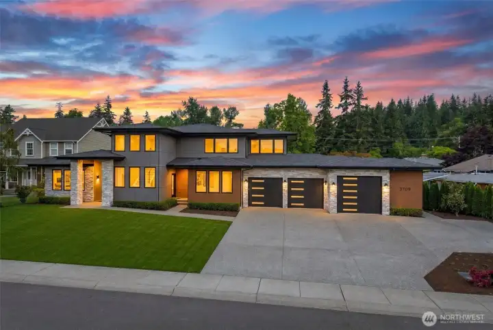 Welcome to one of Bellingham's finest luxury residences, an extraordinary custom-built home where modern architecture, exceptional craftsmanship, and thoughtful design come together in perfect harmony.