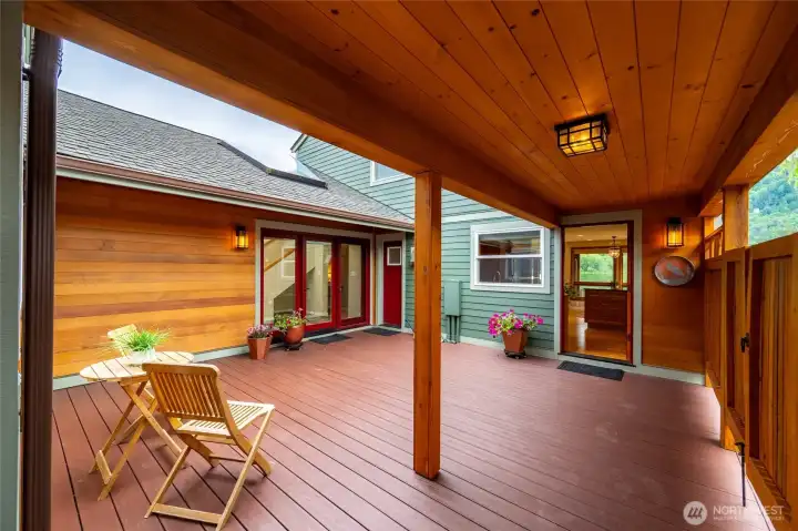 Private courtyard and entry