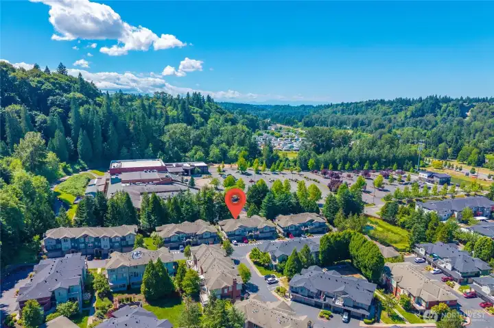 Commuter's dream location! Located just off Maple Valley Hwy with easy access to I-405 and I-5.