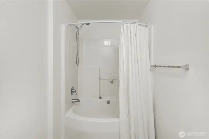 Primary Tub/Shower with rounded shower bar for extra room