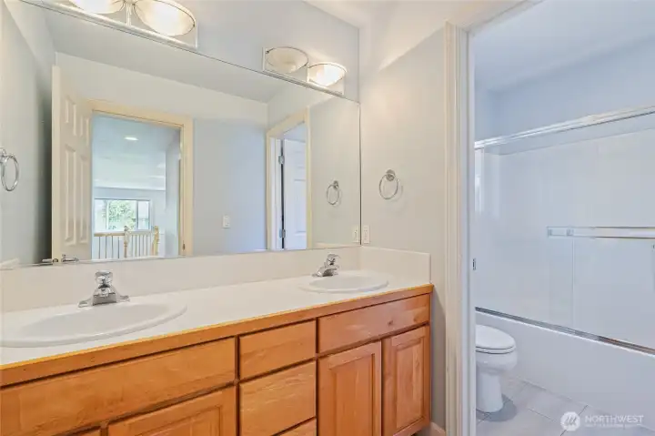 Full Bathroom Upstiars Full Bathroom Upstiars