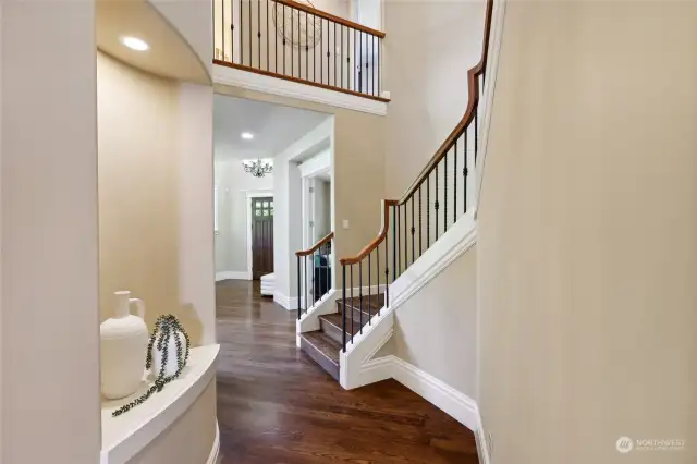 Grand staircase leads upstairs to 4 bedrooms and oversize bonus room/additional guest bedroom.
